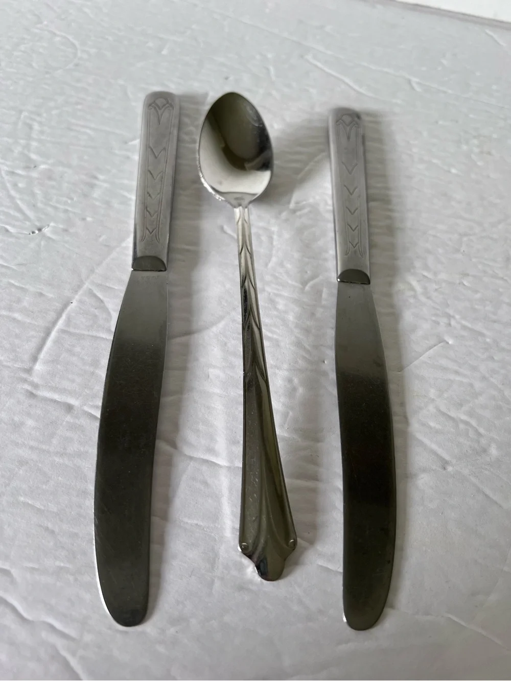 Ekco Kenilworth & Company Stainless Flatware Art Deco Style Spoon 2 Dinner Knive
